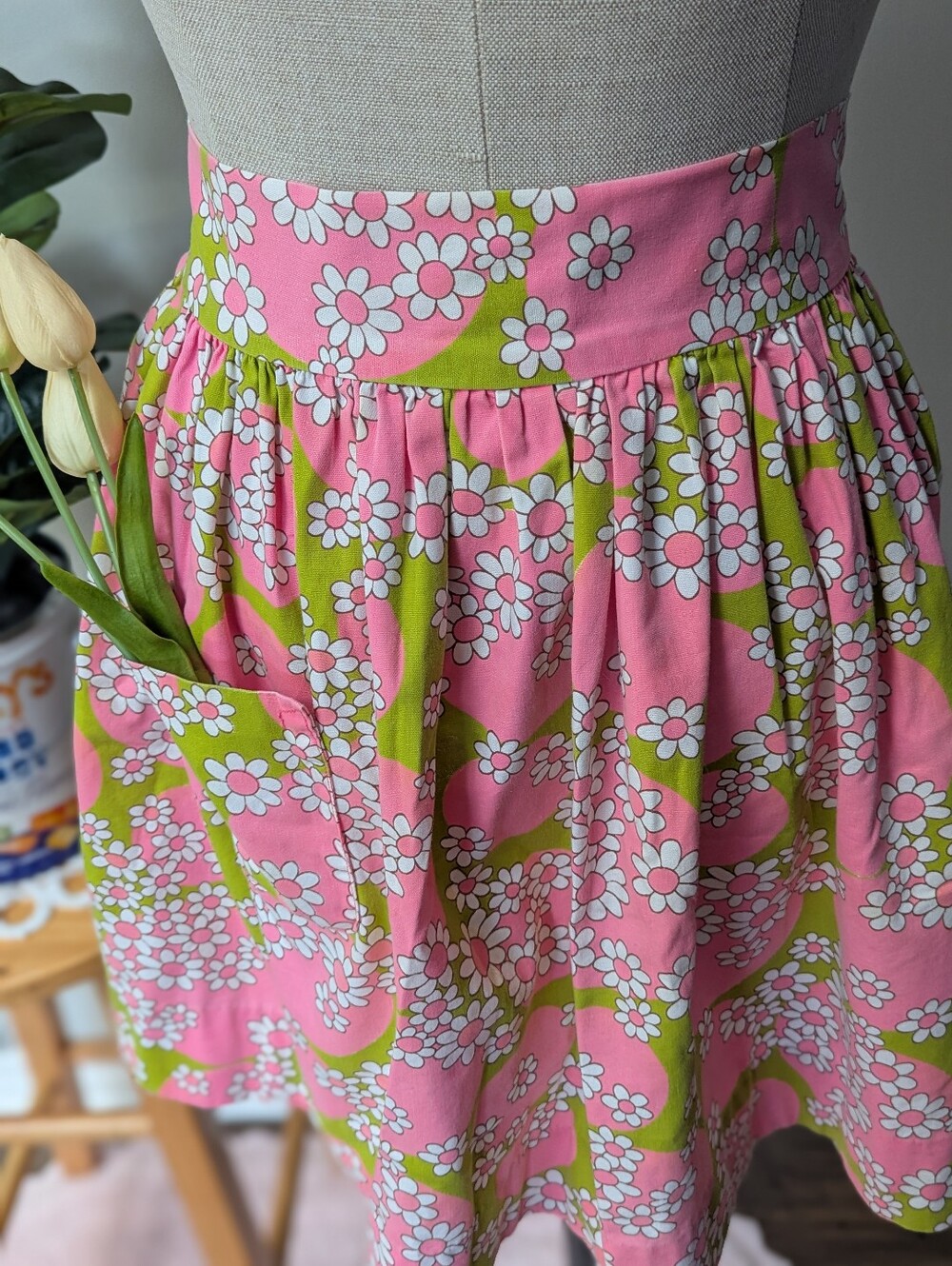 VTG MC Groovy Daisy Floral Half Apron Retro Kitty Foreman Kitchen Baker - Picture 4 of 6